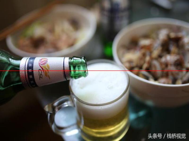 3塊錢的嶗山啤酒青島老百姓喜歡喝，配個(gè)辣蛤蜊拌八帶下酒爽歪歪