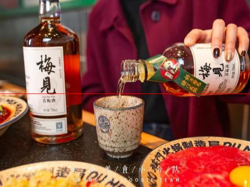 頭部品牌紛紛盯上“火鍋+酒館”，重慶啤酒慌了