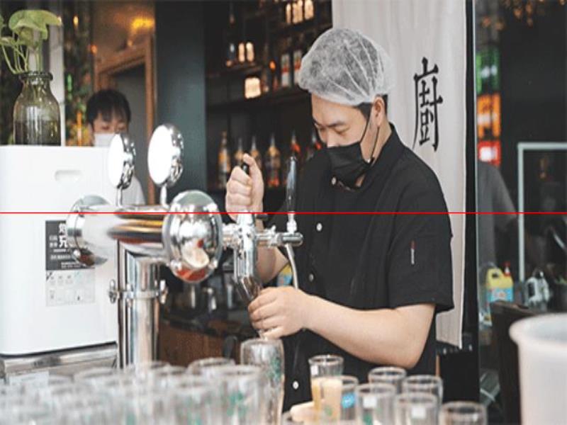 徐州花園式“精釀酒吧餐廳”，白天小資，天一黑就生猛奔放